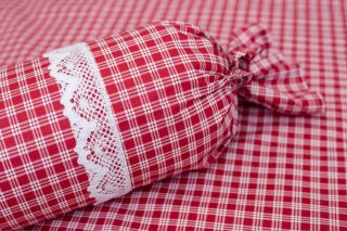 🟥 Klasika, která nikdy nezklame – červená kostka jako u babičky 🟥 Milujete tradiční venkovský styl? Pak vás okouzlí naše...