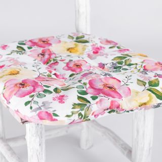 🌸 Romantika, která rozzáří každý interiér 🌸 Naše doplňky s nádherným květinovým vzorem čajových růží přinášejí do ložnice...