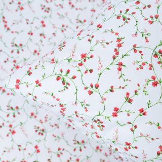 🌸 Kouzlo venkova u vás doma 🌸 Zamilujte si něžný design drobných červených kvítků na sněhově bílém podkladu 🌿 Naše...