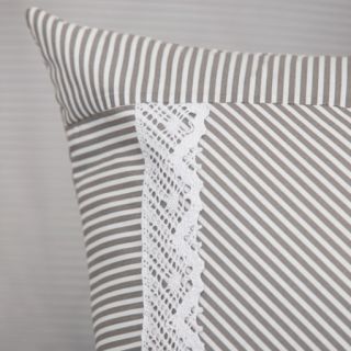 🩶 Nadčasová klasika, která nikdy neomrzí 🩶 Elegantní šedo-bílé proužky vnesou do vaší ložnice klid, harmonii a nádech...