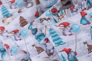 🎄 Skřítci jsou zpět! Tentokrát si udělali pohodlí přímo na vánočních polštářcích a tváří se, že hlídají Vánoce...Ve...