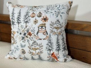 Zima si žádá pohodu, teplo a krásné detaily 💕 Naše BOHO polštářky s vánočním motivem ze 100% bavlny rozzáří každý kout...