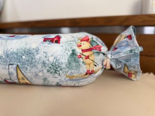 Vánoční kolekce SKŘÍTCI A DOMEČKY Představujeme bavlněné povlečení v krásné šedo-modré barvě s roztomilým potiskem skřítků...