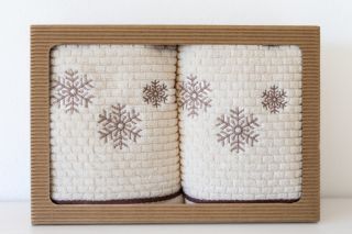 🌟 Novinka na e-shopu! 🌟 Představujeme vám sadu nádherných ručníků v elegantní dárkové krabičce, která potěší každého, kdo...